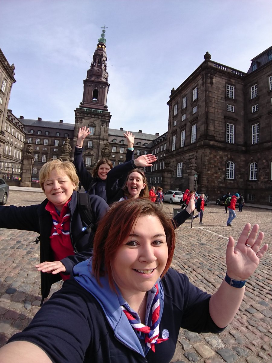 Throwing some shapes at Christiansborg Tower! 💃<a href="/GirlguidingScot/">Girlguiding Scotland</a> <a href="/DenmarkDash/">Denmark Dash</a> #DenmarkDash