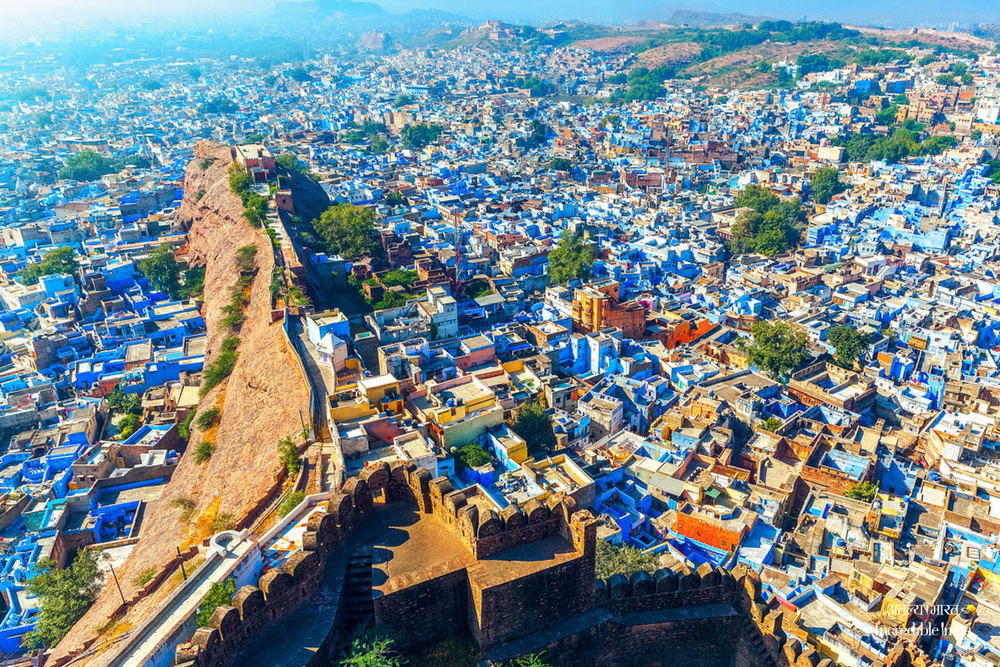 incredibleindia's tweet photo. Bathed in sun-kissed splendour #Sunset #Jodhpur #BlueCity @alphonstourism @my_rajasthan https://t.co/V4Q5tBw5sI
