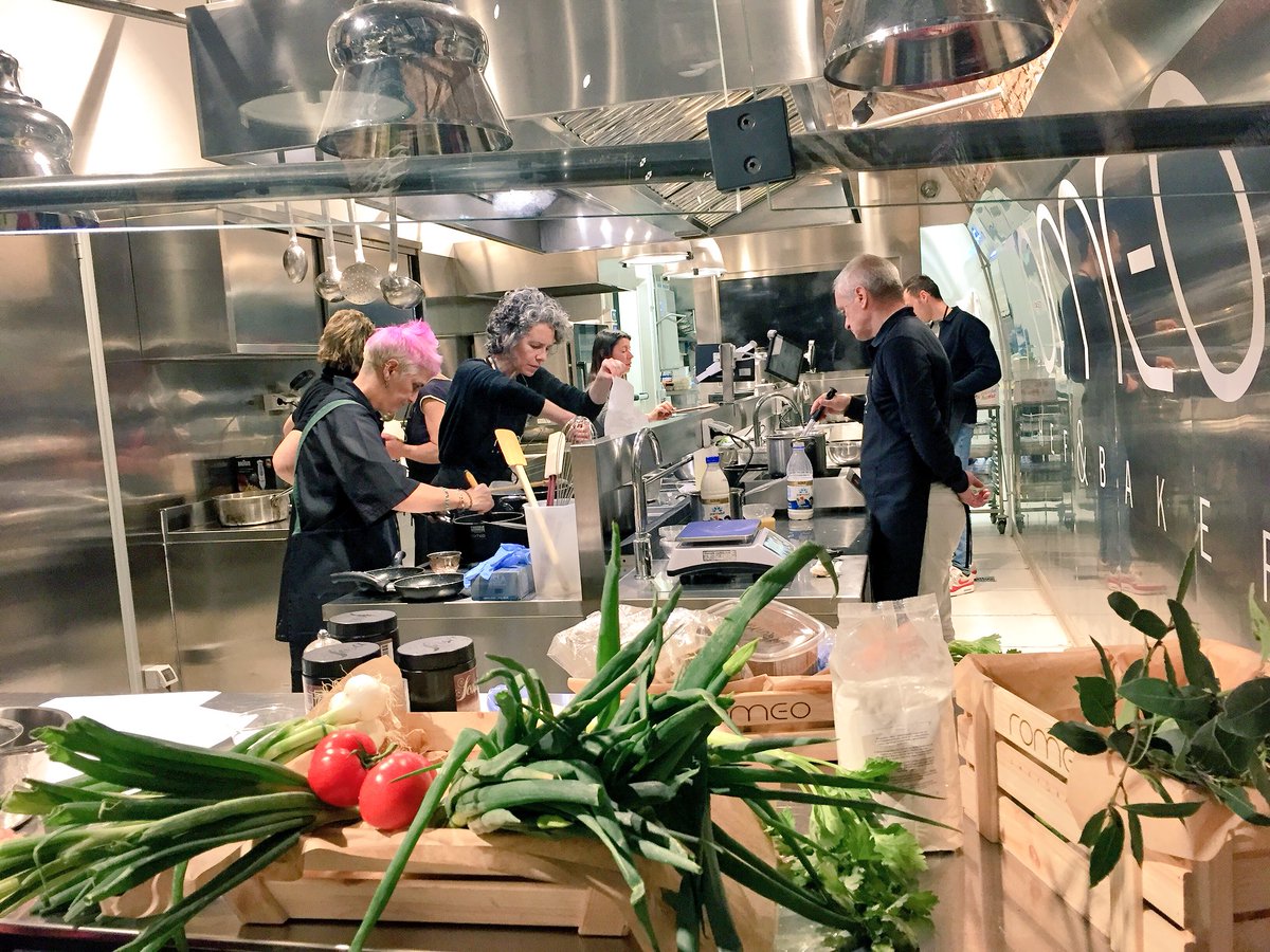 Pentole&amp;Parole corso di cucina con Chef @cribowerman - lezione vegetariana 🥕🥦🥒🍅🍆🥑 <a href="/Romeo_ChefBaker/">Romeo Chef & Baker</a> #cristinabowermanchef #cookingclass #romeochefandbaker