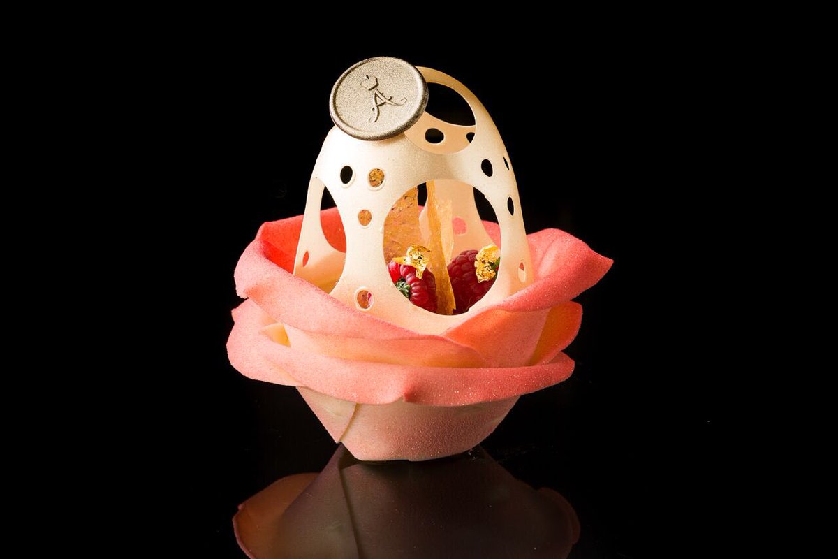 ELEPHANTukcom's tweet photo. New exceptional dessert will drop in @RF_HotelAstoria April 8. Inspired by famous Fabergé egg, hotel pastry chief Julia Ivanova created dessert in collaboration with Faberge Museum. https://t.co/nBnHt4yuWf