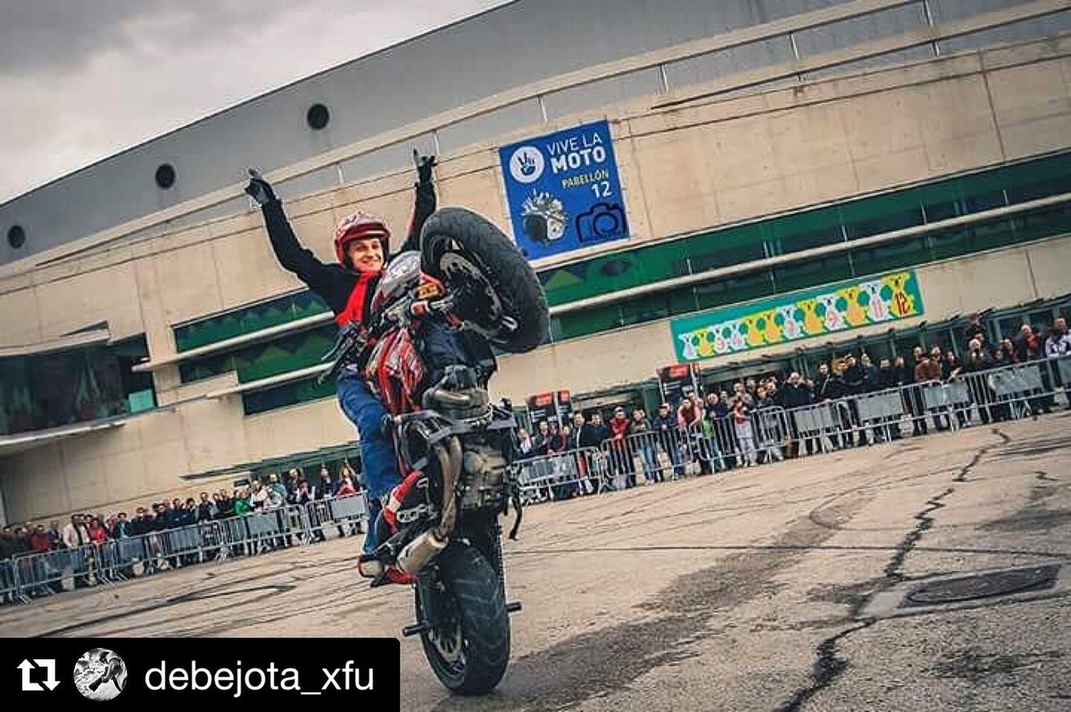 Emilio_Zamora's tweet photo. El salón @vivelamoto en IFEMA Madrid está siendo espectacular!! Hoy más Ducati Stunt Show! A las 13:00 y a las 18:00 y mañana domingo a las 10:30 y a las 18:00! No te lo pierdas!! 

Fotón de amigo Debejota
@ducatiesp
@ducativalencia 
@simuladorxbike 
@DucatiMadrid https://t.co/ZuAKFOESWZ