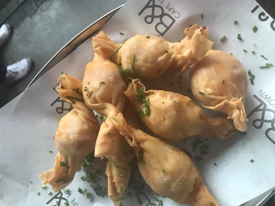 ulmenstein's tweet photo. Burger&Lobster spreads happiness with its generous Happy Hour beverages and Bar Bites! @burgerlobsterSA #under39rand https://t.co/ey2bK3dDFi https://t.co/YAPShzoQUz