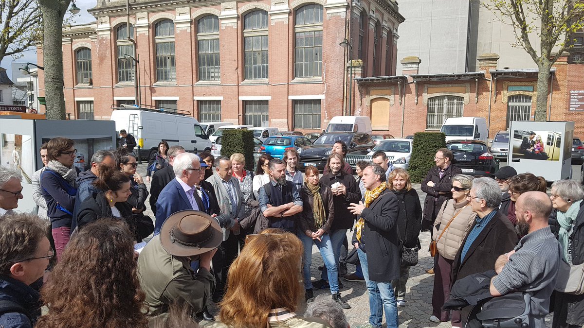 Corbeil91100's tweet photo. Suite de la balade rencontre de @loeilurbain avec le #photographe Didier Bizet avec l'exposition "Lenin Palace" sur le musée de Moscou, expo place Galignani 
#festival #photo https://t.co/q2WtdCMHe1