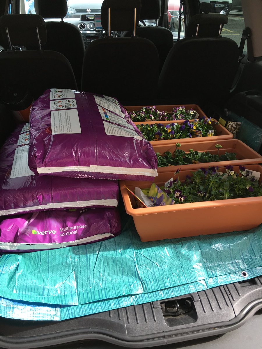 TWC_Projects's tweet photo. We are off to  #WatermillLane in #Enfield for day of gardening with our friends from @originhousing  funded by @BBCCiN - @Rosamjp &amp; @sarahcreates #Spring #community #greenfingers https://t.co/2ePrkipNlJ