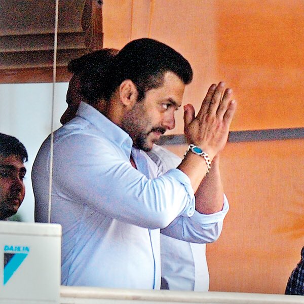 salman_anjali's tweet photo. RT if You are Eagerly waiting for Balcony  Moment❤️💃💃💃💃💃🙏. @BeingSalmanKhan https://t.co/ijW5csmmXr