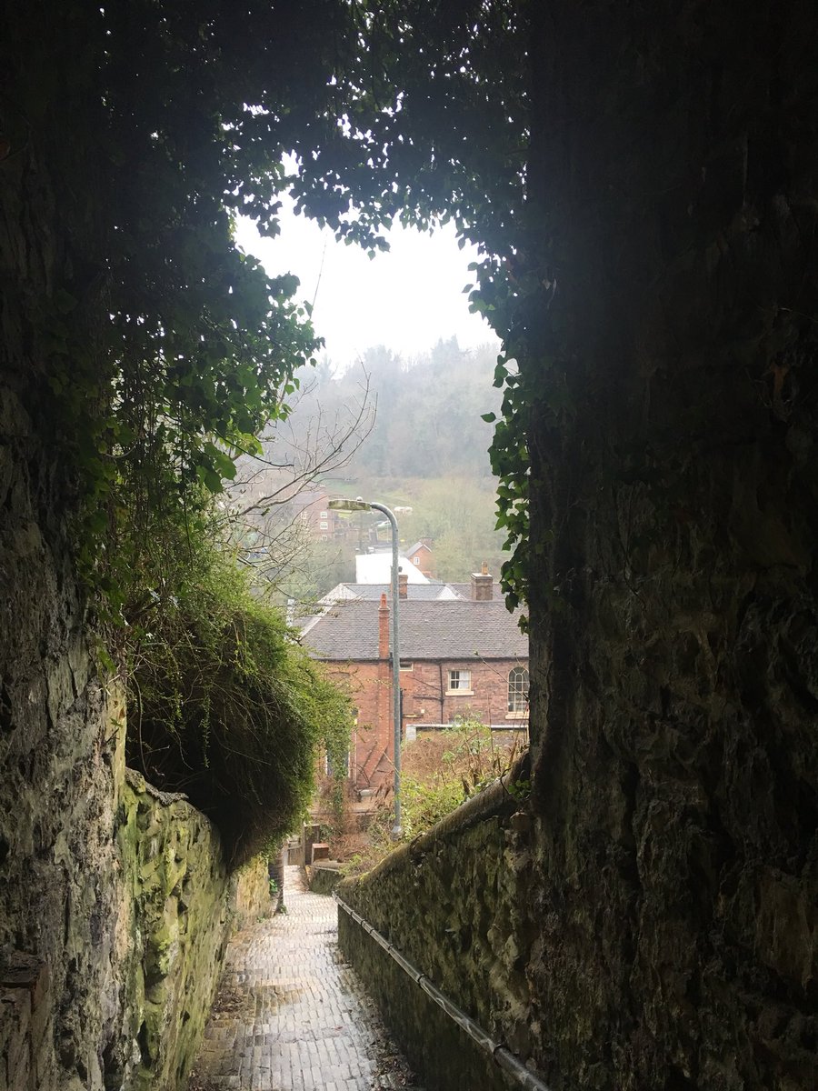 pbartlett1965's tweet photo. It’s a wet Ironbridge day!
The walkways and tollhouse are open.#Ironbridge #ironbridgegorge #riversevern #englishheritage #History #Shropshire #igmt #ironbridgemuseum #tollhouse https://t.co/xzR0nWMuyk
