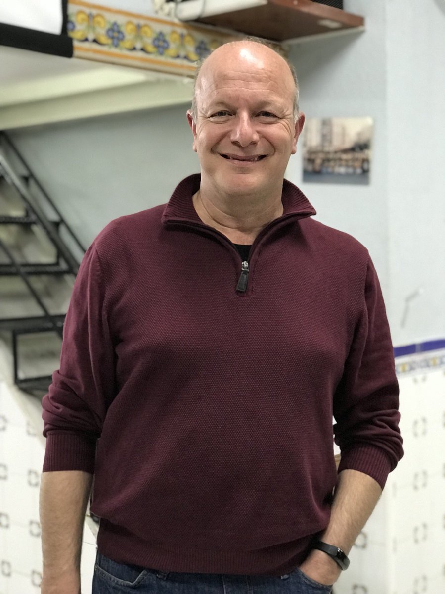 ¡Buenos días! 

Ayer por la noche, comenzamos el ejercicio 2018/2019 y como Presidente se eligió a Vicente Coll Marco. 

Enhorabuena Vicente, estamos seguros de que este año todo irá muy bien. 

#fallaplazasegovia