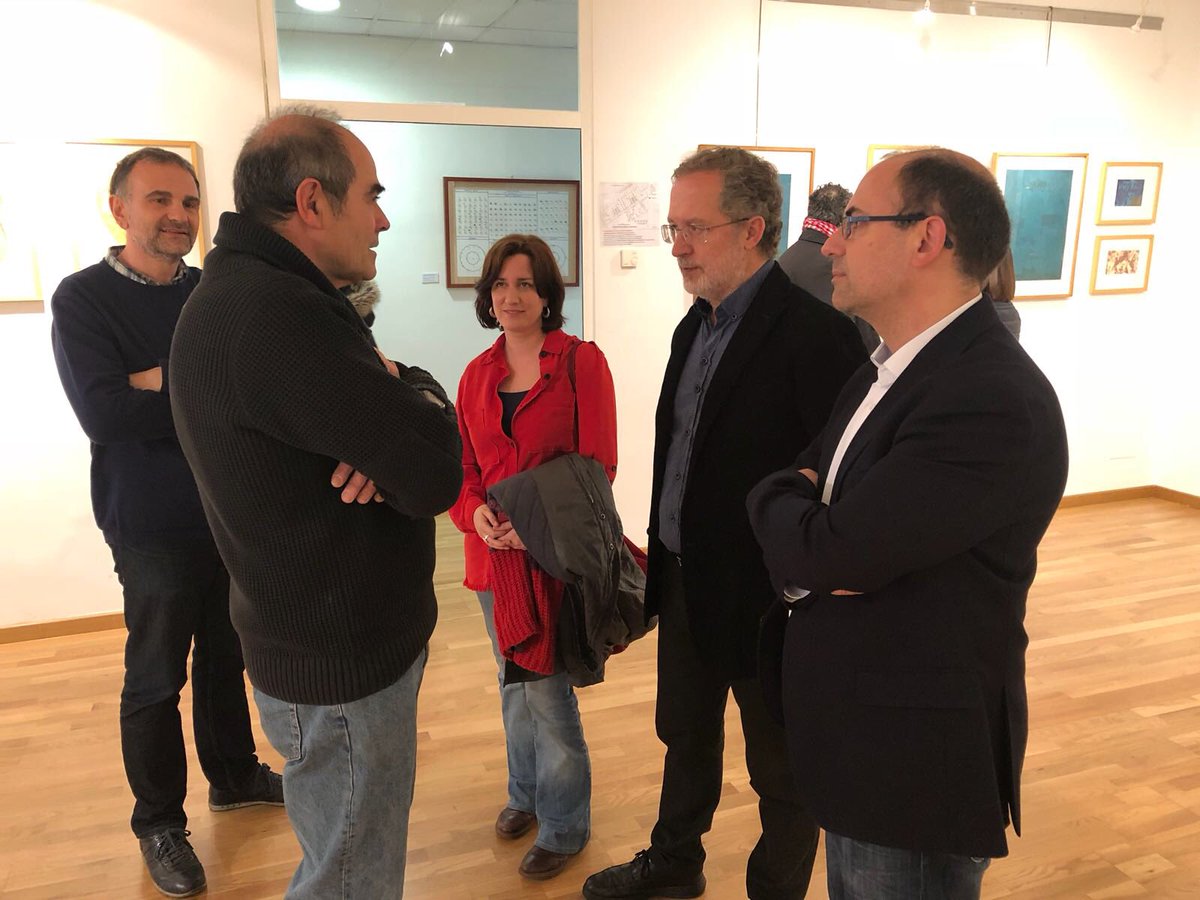 AyuntamientoVLL's tweet photo. Los Concejales @manuel_saravia @velezpsoe y @mariatuitea asisten en la sede de la 'Federación de Organizaciones Artesanas de Castilla y León' (#FOACAL), a la inauguración de la Exposición “Procesos, Técnicas y Procesos de estampación sobre el papel”, del artista #AlbertoValverde. https://t.co/Y6uE2U1EnX