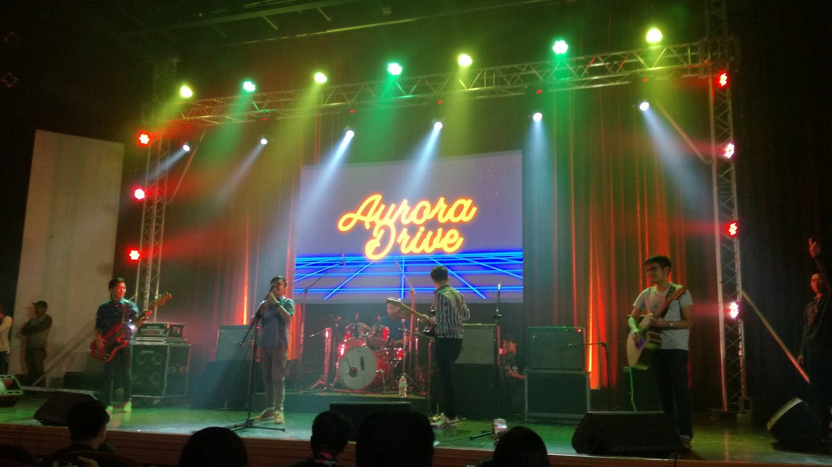 TOMCATust's tweet photo. Aurora Drive takes the stage for their performance of "Kahit Pa".

#CONVERGE2018 
#ICSWeek2018 
#MovingForward https://t.co/k7vv62SBvv