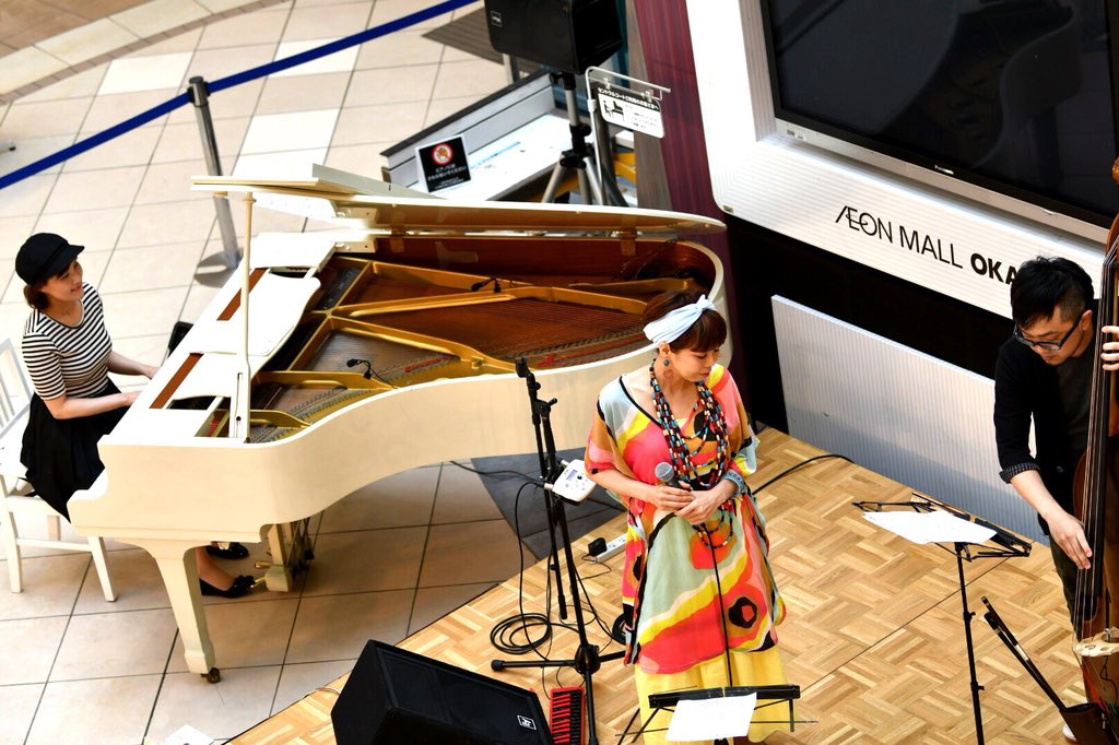 yukikatsu2's tweet photo. 4/7 イオンモール岡崎 Spring JAZZ Festival 今岡友美トリオ
#今岡友美 #イオンモール岡崎
#SpringJazzFestival #ジャズ https://t.co/dkb1Ubwf74