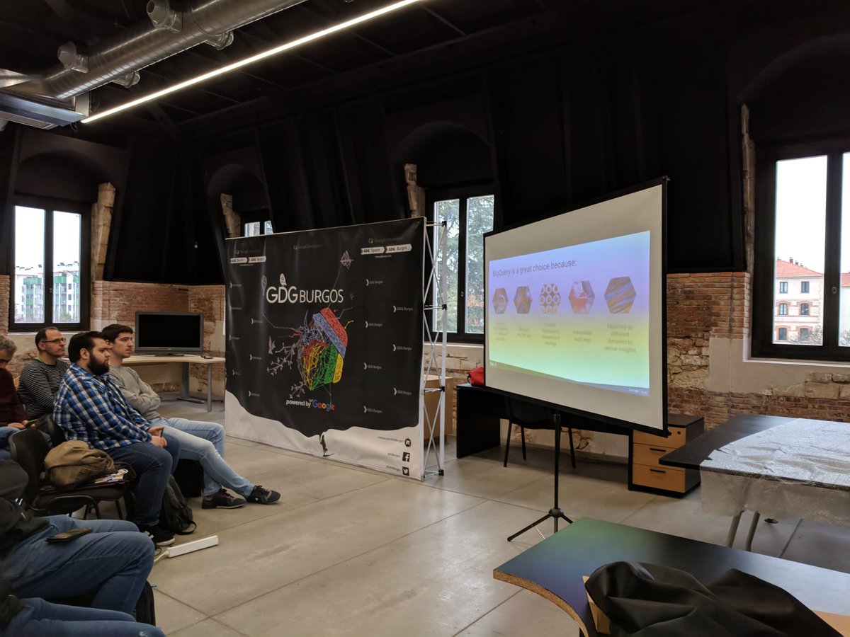 carlosazaustre's tweet photo. Turno de @davilagrau en @GDGBurgos #LaunchpadBuild hablando sobre BigQuery, ML y TensorFlow https://t.co/qP0U5uGYxZ