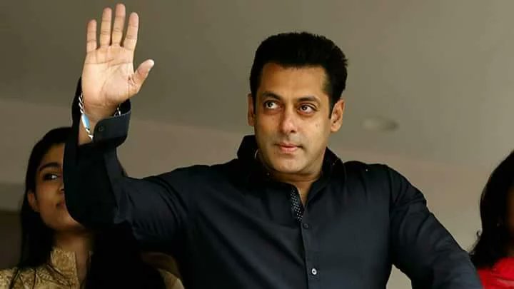 FatimaAbidi110's tweet photo. @bollywood_life Muddaii laakh bura chaahe to kya hota hai...?? 
Wohii hota hai jo manzoor-e-KHUDA hota hai... 💖💖 

#Tiger_is_back 
#Swagat_nhii_karoge_hmara 
#WeLoveYouSalmanKhan 
#SalmanVerdict 
#WeSupportSalmanKhan 
#BlackBuckPoachingCase https://t.co/bB8UUKbXQm