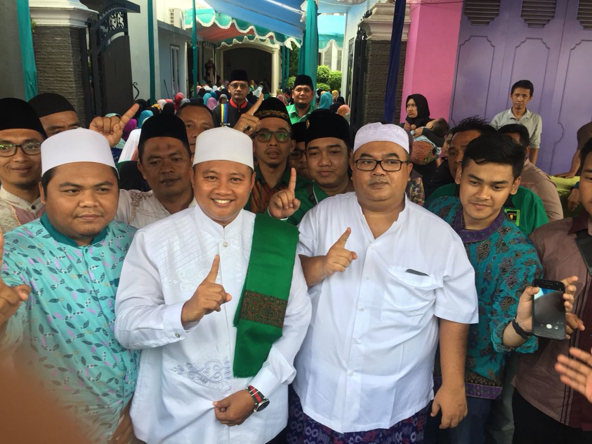 AndriS2303's tweet photo. Pemimpin sunda Nu jelas nyantri
#RINDUJabarJuara1 
#PPP10Sempurna https://t.co/yvSnA6gj7F