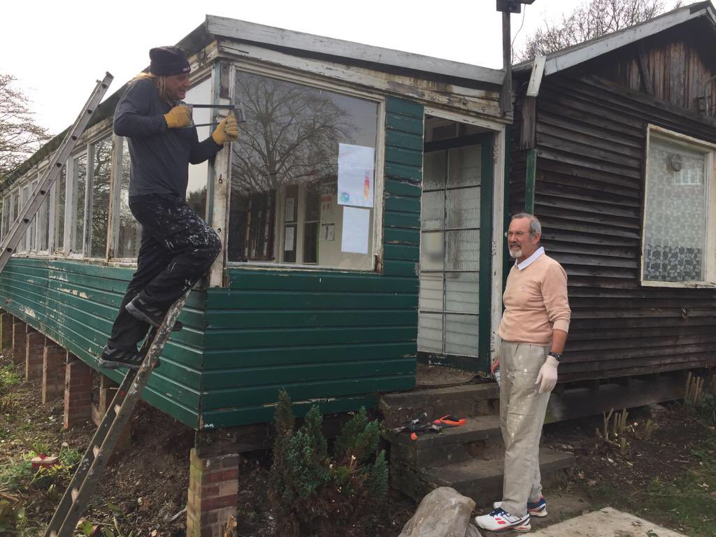 It’s Spring so time to do some Spring cleaning! All hands to the deck this morning with members rallying together to spruce up our club! Great job!👍👍🎾😃