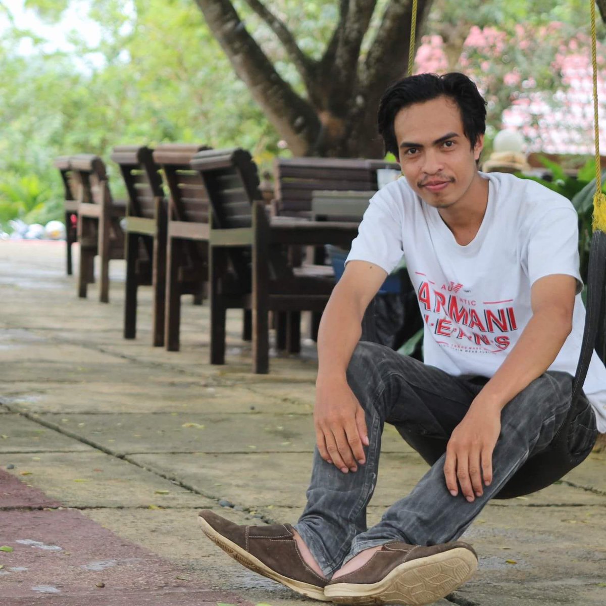 Azrymetazon's tweet image. Jangan merasa iri dengan kehidupan orang lain, terutama karena Anda tidak tahu kesulitan dan derita hatinya