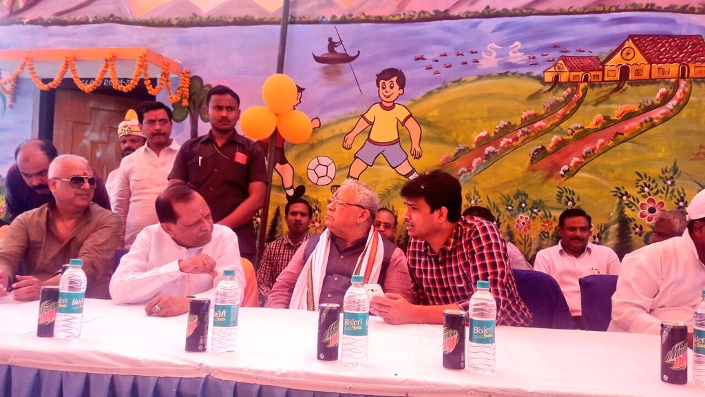 KalrajMishra's tweet photo. संसदीय क्षेत्र देवरिया के पुरानी तमकुही स्थित मॉडल प्राथमिक विद्यालय का लोकार्पण कार्यक्रम में पुरानी तमकुही स्थित मॉडल प्राथमिक विद्यालय के लोकार्पण समारोह में कुशीनगर के प्रभारी मंत्री श्री राजेन्द्र उर्फ मोती सिंह जी, सांसद श्री राजेश पांडेय व स्थानीय जिलाधिकारी
#DeoriaUpdate https://t.co/UK7keSmpam