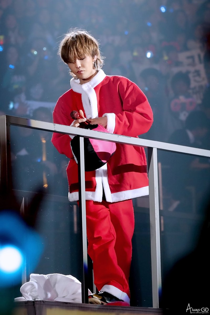 always_gd's tweet photo. 2018.04.06

🎅🏻💕

#AlwaysGD 💐 https://t.co/UhFZl4amaU
