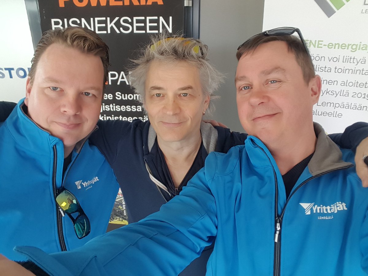 KristianLella's tweet photo. Mukavat #Yajot #Lempäälä'ssä. @LempYrittajat #yhdessä Janin ja Juhan kanssa #eput'kin mukana #kyllä https://t.co/2LEwmdXss3