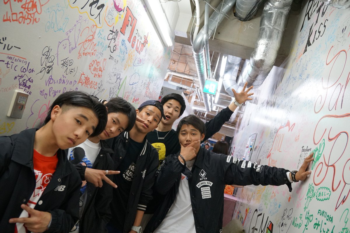 Danstreet203's tweet photo. 踊Menクルーの5人がアキバの聖地AKIBAカルチャーズ劇場でのイベント出演を終えました。メジャーへ向けて突っ走ります!ユーチューバー活動も応援してね!
#odomen #オドメン #スケチャ #akibaカルチャーズ劇場 https://t.co/JTPPGnmWoQ
https://t.co/ctlxA4QemV https://t.co/3Hz0nlTyMQ
