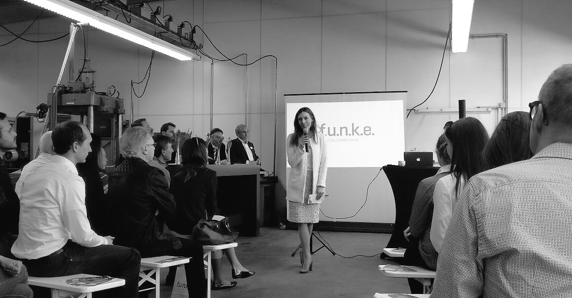 IST_Institute's tweet photo. „Gib der Welt Deinen Anstrich - wir geben Dir den Pinsel!“ #ETOP #PitchDay der f.u.n.k.e. FUTURE GmbH #startups #innovation https://t.co/yDwGPUT47Y
