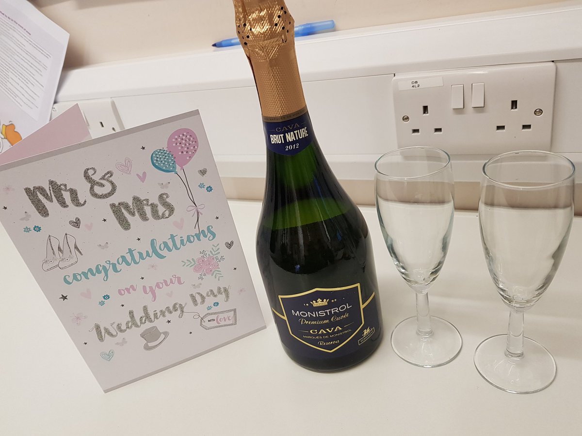 Wedding Day #piwow at Southend Eastern Esplanade 🥂 <a href="/gillklarin/">Gillian Klarin</a> <a href="/essexarea/">Premier Inn Essex Area</a> <a href="/placemadebyyou/">A Place Made By You</a>