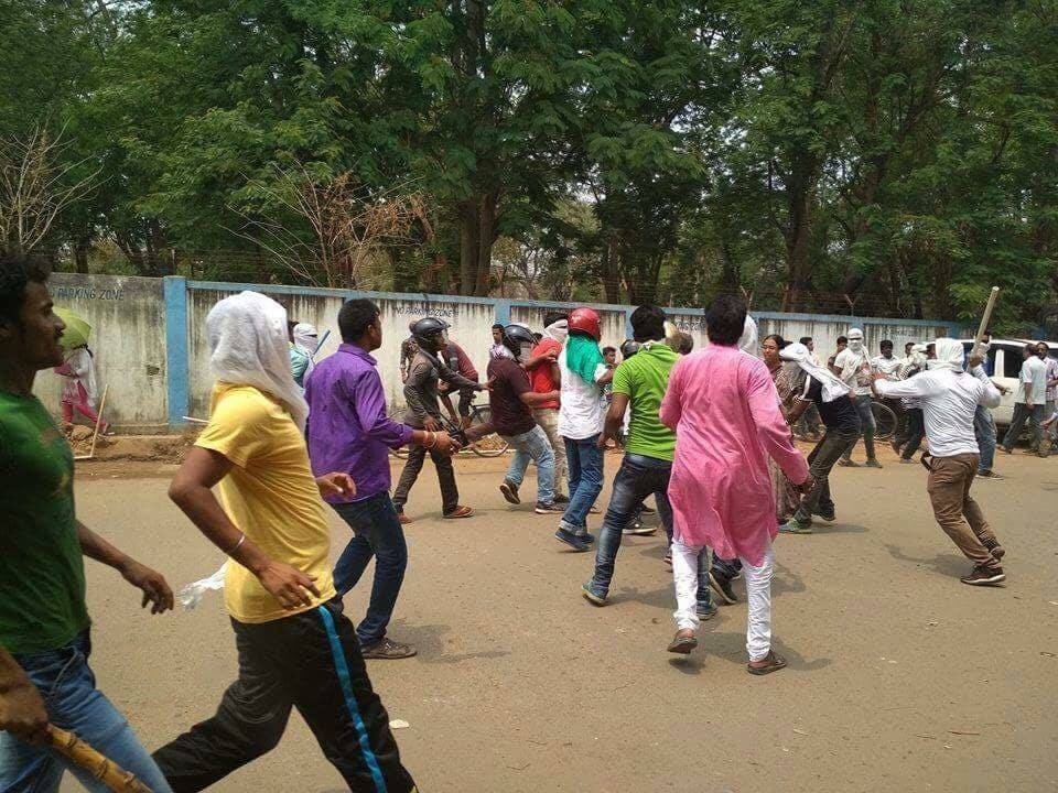 CPI (M) on Twitter: "#JungleRaj of TMC in Bengal: As our Comrades organised march to the SDO office in Bankura, Bengal the goons of TMC attacked the rally. Many of our Comrades