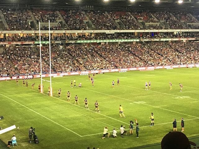VIPeople_AUS's tweet photo. Saturday KNIGHT football at @mcdonaldjonesstadium #knightsvsbroncos #customerservice #venuespecialists #VIPeople https://t.co/AtkD5RBJJu https://t.co/JJCMCvHDXP