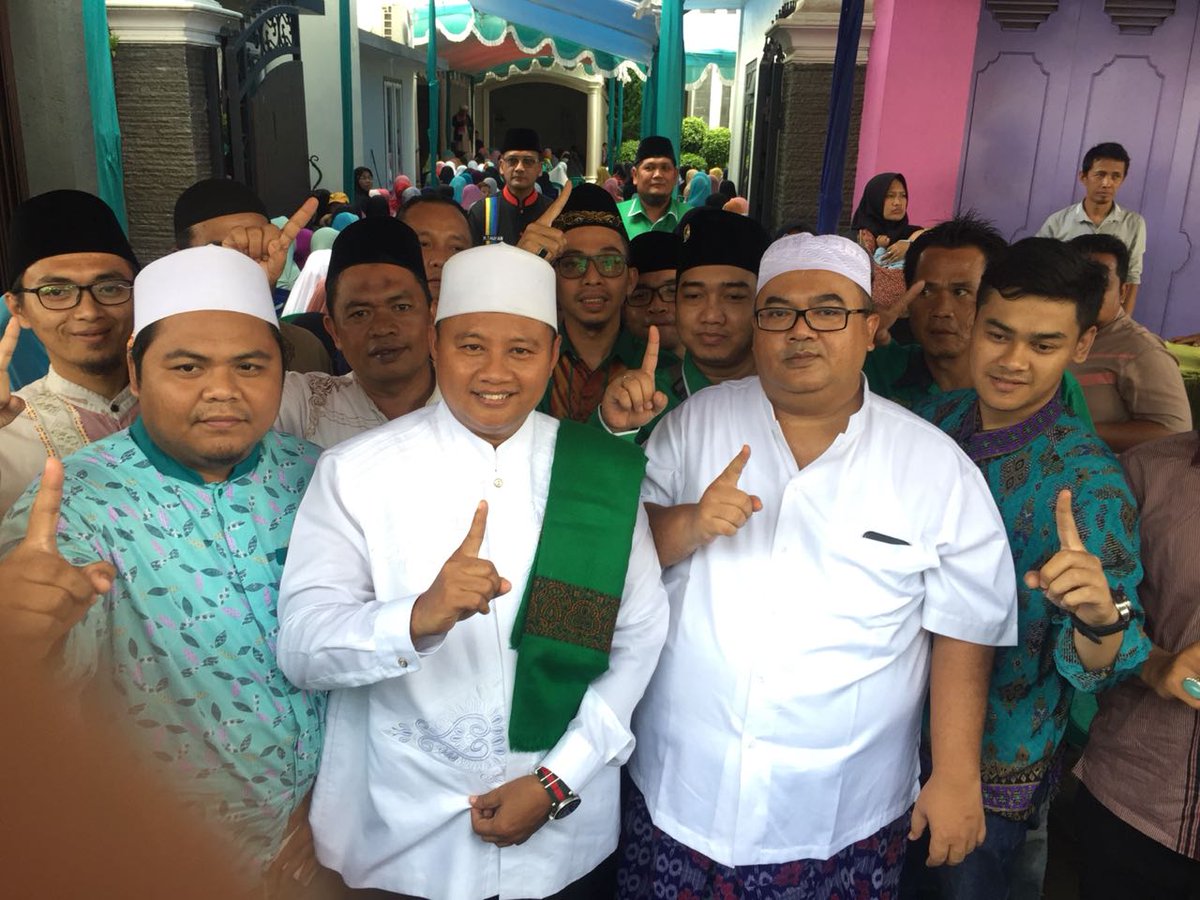 pepepsae's tweet photo. Bangga jadi bagian perjuangan mewujudkan kang @ridwankamil &amp; kang @uuruzhan menjadi gubernur dan wakil gubernur Jawa Barat.
Cc @MRomahurmuziy @QoyumAljabar @arsul_sani @DPP_PPP @Adeyasinbogor @AndriS2303
#RINDUJabarJuara1 
#PPP10Sempurna https://t.co/snxuYNL22N