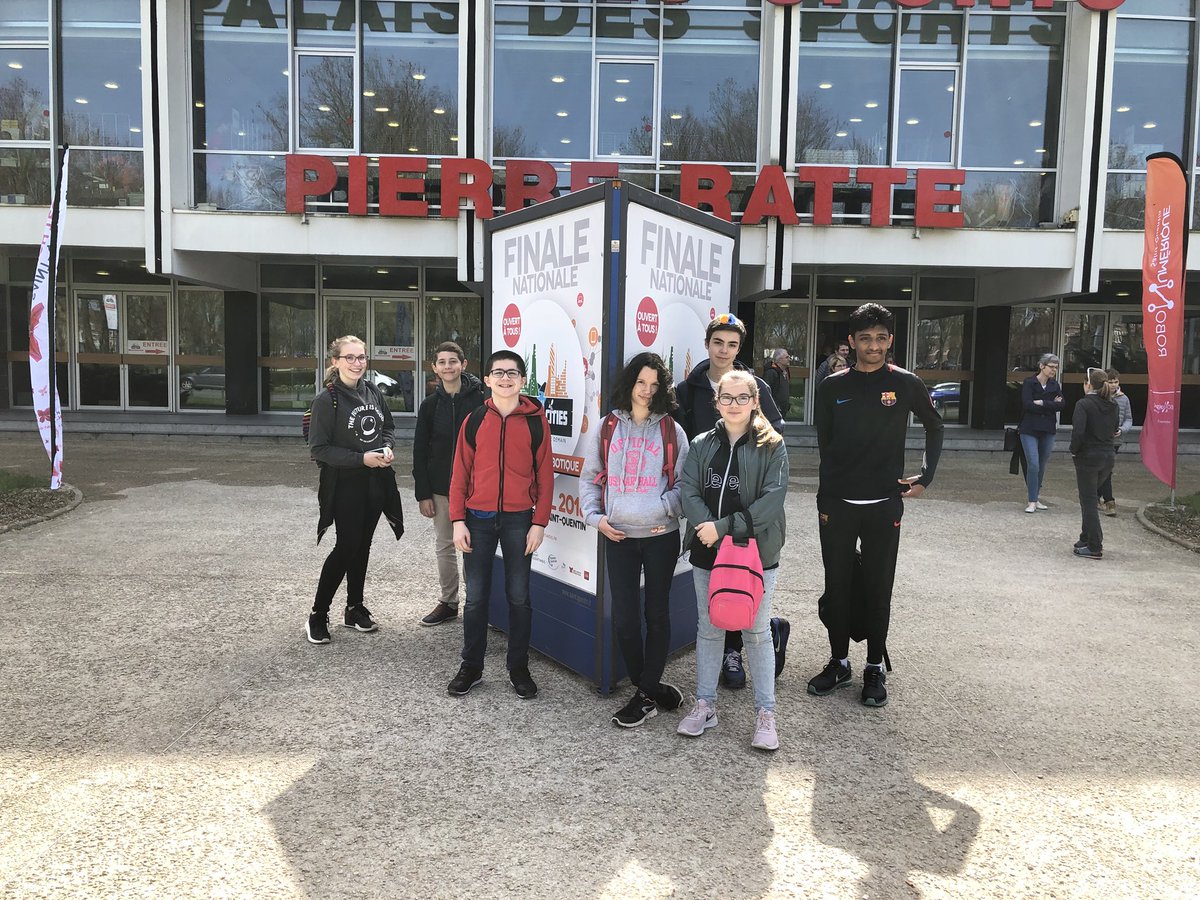Destroyor77's tweet photo. L’équipe Destroyor est bien arrivée à Saint Quentin pour les @TropheesRobot nationaux Merci à la mairie de @villedesavigny pour le prêt du minibus #tr2018 #destroyor https://t.co/lVB4GEac79