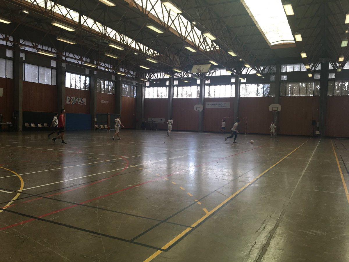 LittleBigProjet's tweet photo. Entraînement futsal ⚽️ La buvette vous attends ! 🍻 https://t.co/GLXnDK90nb