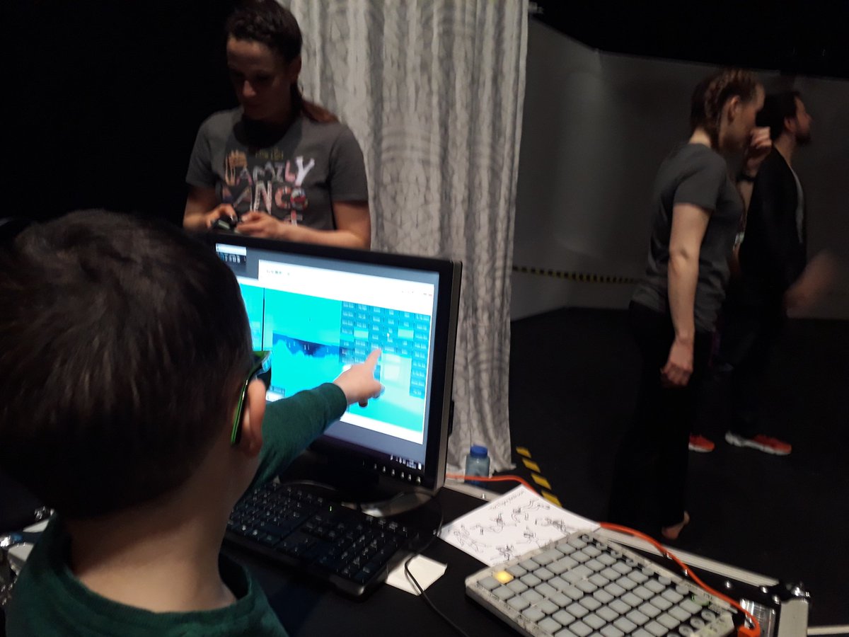 niawj's tweet photo. Thanks @littlelight_cic for showing the system to my digital little geek and for another great show! Two shows left this afternoon @ShermanTheatre #theflyingbedroom18 https://t.co/aAFoLwDmmA