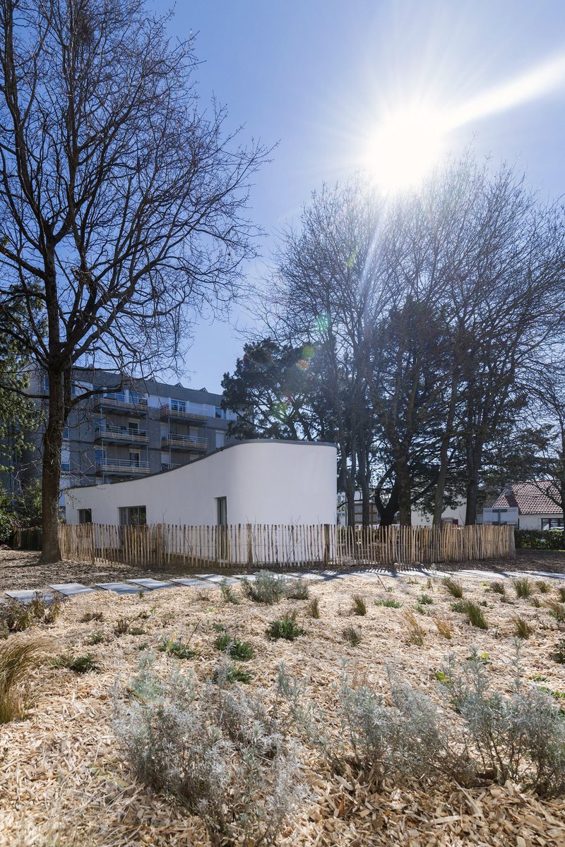 franckytrichet's tweet photo. Après la petite maison dans la prairie, les nantaises et les nantais découvrent la grande maison dans la clairière !  Forte affluence pour la journée découverte d’YHNOVA avec plus de 400 curieux et curieuses de tout âge ! A retrouver sur @m6info https://t.co/zeNOlkkeJt