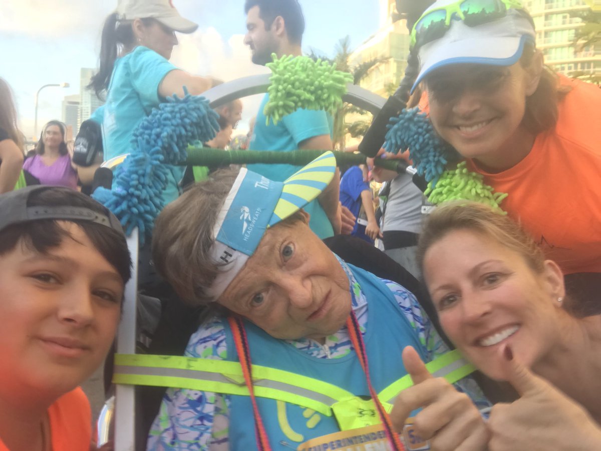 #MiamiSup5K  here we go! <a href="/ThumbsUpINT/">ThumbsUp Intl</a>