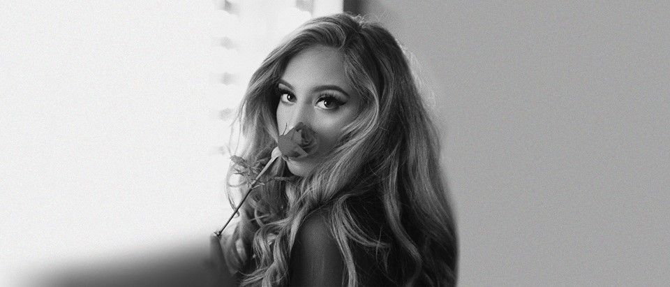 MUSIC: L'envoûtante <a href="/alinabaraz/">Alina Baraz</a> dévoile son premier EP solo et c'est tout ce dont tu as besoin ce week-end 💆‍♀️💆‍♂️
buff.ly/2GDgLiB