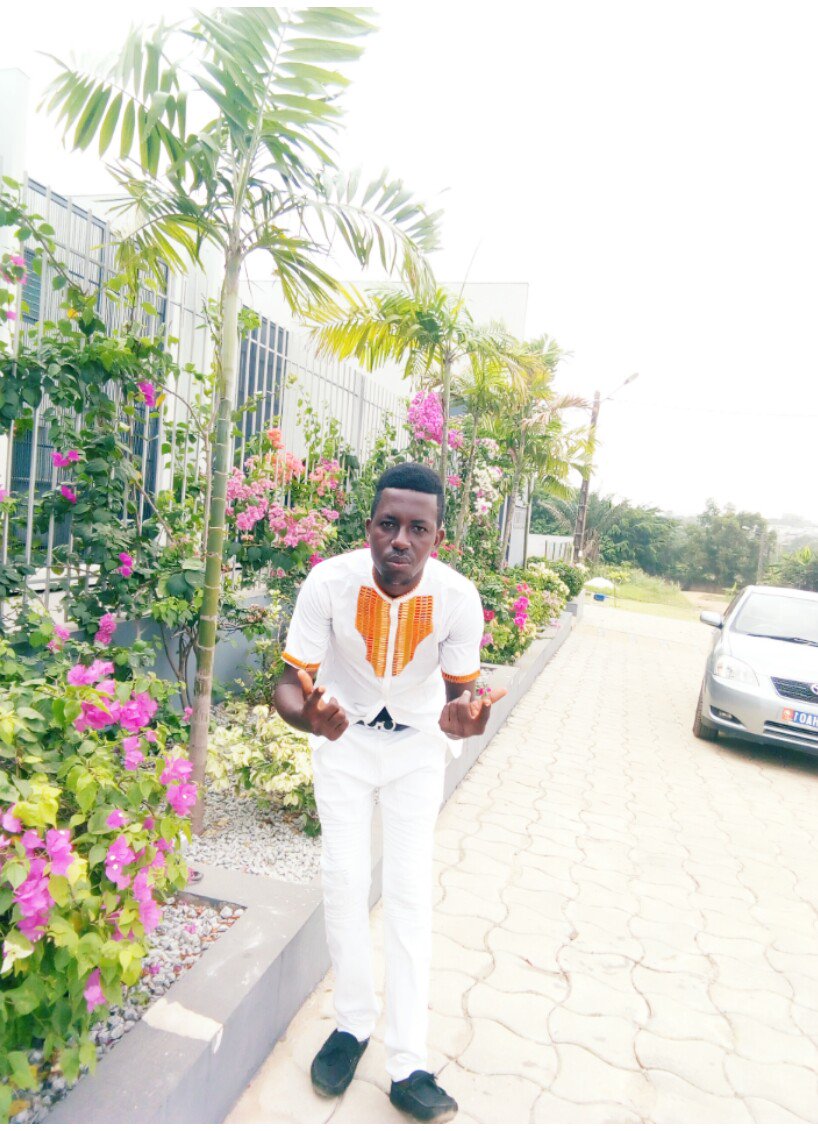 Lansk__Lyvine's tweet photo. Le meilleur moyen de réaliser l'impossible est de croire que c'est possible .
Bon djouman à tous et passez une excellente journée .
Brand New Coming Soon
#LanskyLyvine
#LePolyvalentDuMicro https://t.co/zwbT1KcFK0
