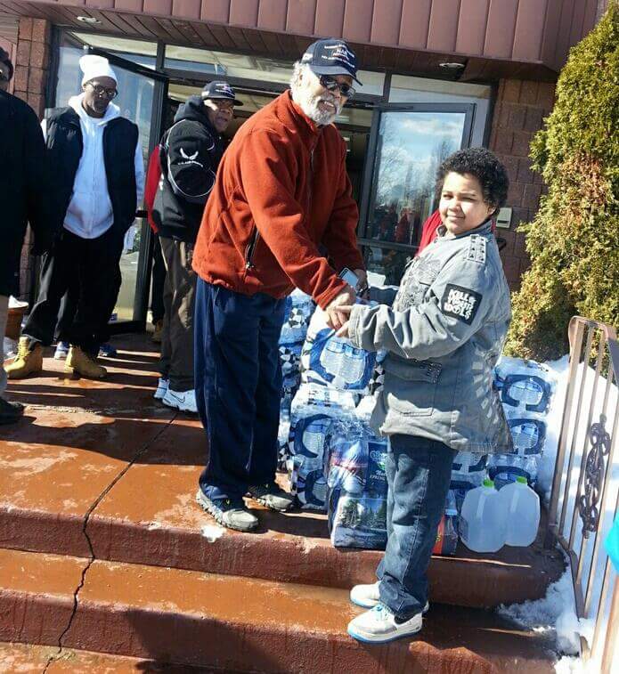 samriddle's tweet photo. A failed Gov Snyder admin poisoned #FlintWater lied about it now cuts off bottled water to humans that still must use filters while seeing State giveaway clean #MichiganWater to #Nestlé #corporatewelfare- TODAY 10am MI NAN #directaction rally Hist King Solomon Baptist #Detroit https://t.co/3eUdc26ps6