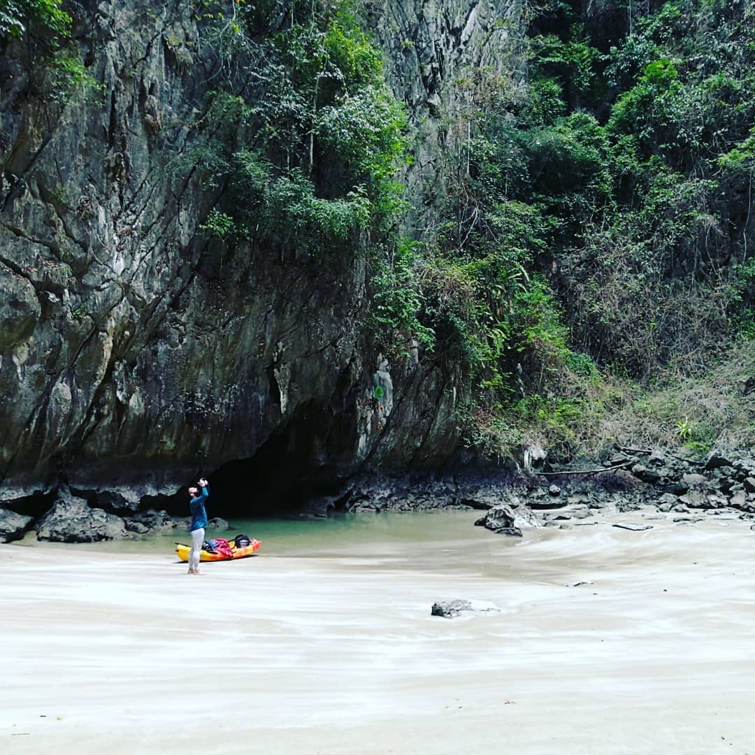wanderlust_guru's tweet photo. Alone at 8am ❤️
#Thailand #emeraldcave #kohmuk #kohmook #asia #trang #trangprovince #wanderlust https://t.co/oDe98semee