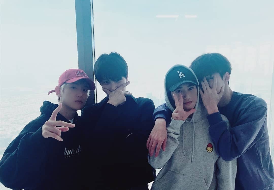knockknock0408's tweet photo. smtown ins
https://t.co/75tiFJx4pd

#PremiosMTVMiaw #MTVBRKPOPEXO @weareoneEXO https://t.co/kOSQbbRfj0