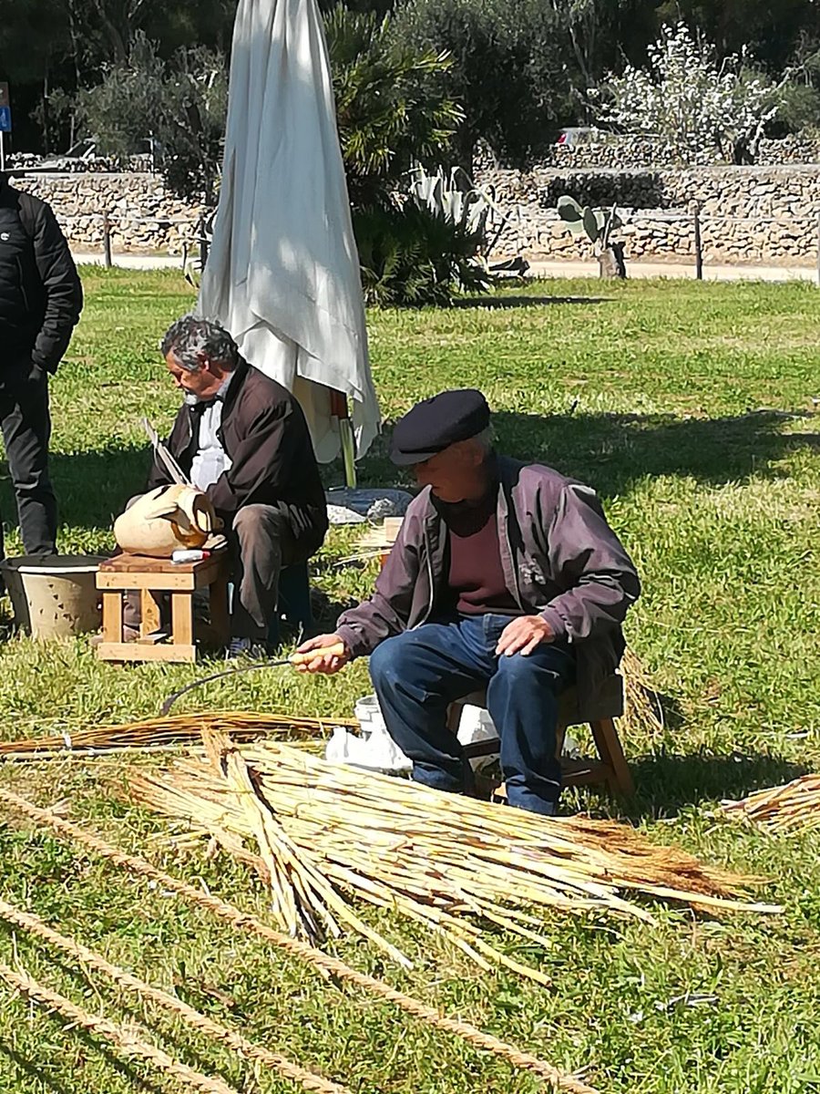 Salentodove's tweet photo. È giornata di festa oggi a #Cerrate. E così alla dimensione più liturgica e religiosa si accompagnano momenti di aggregazione e di intrattenimento 🏛🎉
Bellissima la fiera dei prodotti locali, artigianali e gastronomici👨🏼🌾🐂🍞
#WeareinPuglia #Salentodamare #Salentodove https://t.co/6BI34nFraj