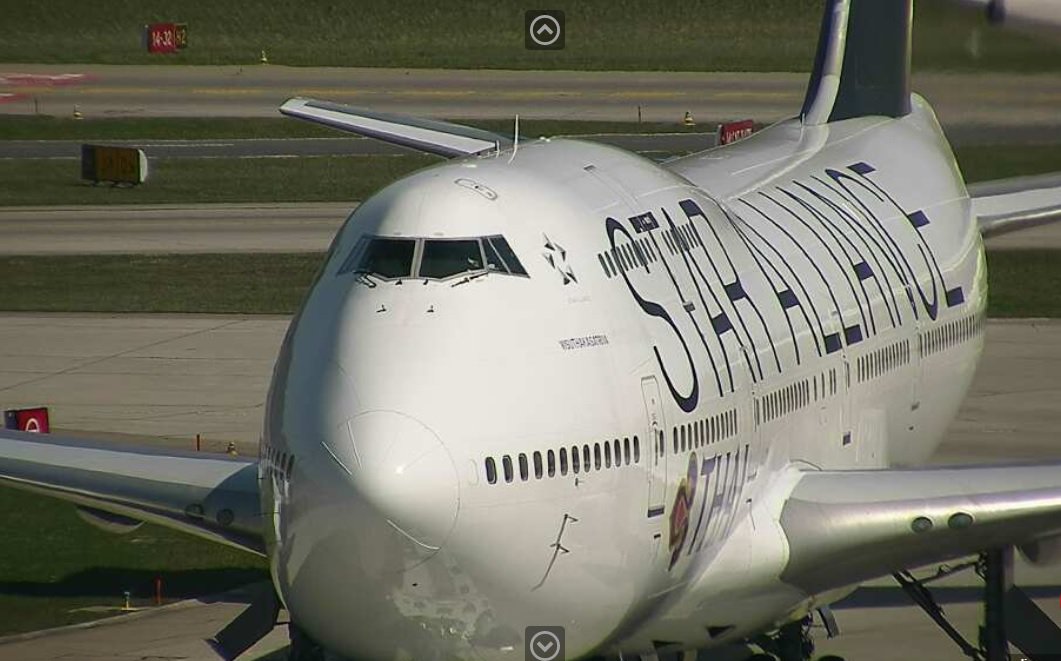 AirportWebcams's tweet photo. - @ThaiAirways Boeing 747-400 HS-TGW just departed Zurich after a very rare visit (replacing the usual 777 on #TG970). Of the 107 aircraft worldwide painted in @staralliance scheme, this is the only 747. Cams: https://t.co/bIsIHNhlSm | Database: https://t.co/7fgZhbnq0f https://t.co/Og6FVm1N1M