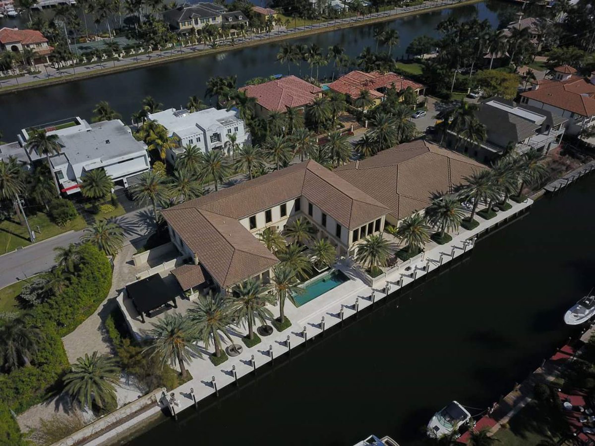 DeCaroAuctions's tweet photo. Meet us today and check out one of the top waterfront estates in #FortLauderdale. #AbsoluteAuction will be live, on-site, April 14th. Open House Previews 1-4 pm today and tomorrow. https://t.co/V1HkfXTXC3 https://t.co/3USCxmbd0v