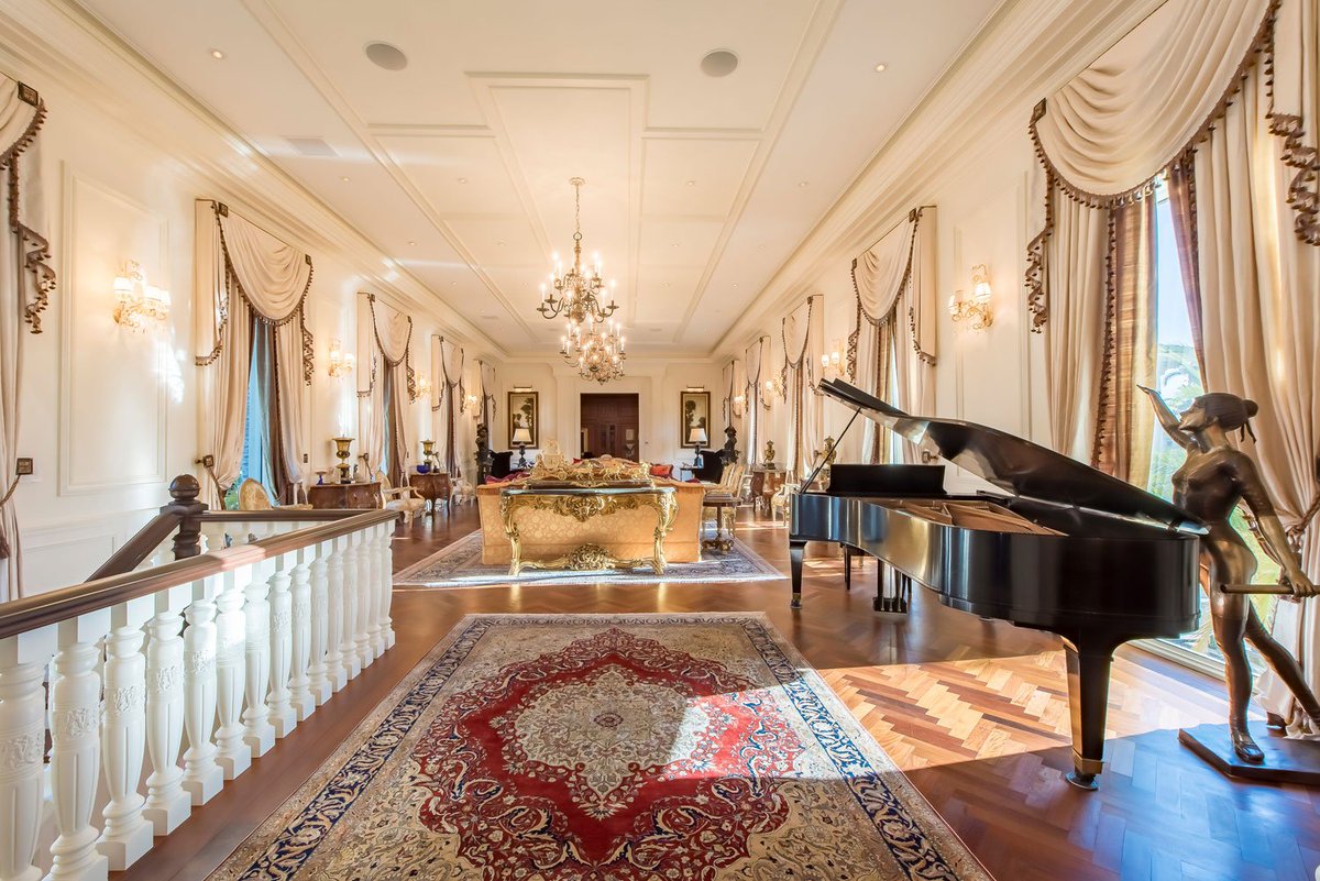 DeCaroAuctions's tweet photo. Meet us today and check out one of the top waterfront estates in #FortLauderdale. #AbsoluteAuction will be live, on-site, April 14th. Open House Previews 1-4 pm today and tomorrow. https://t.co/V1HkfXTXC3 https://t.co/3USCxmbd0v