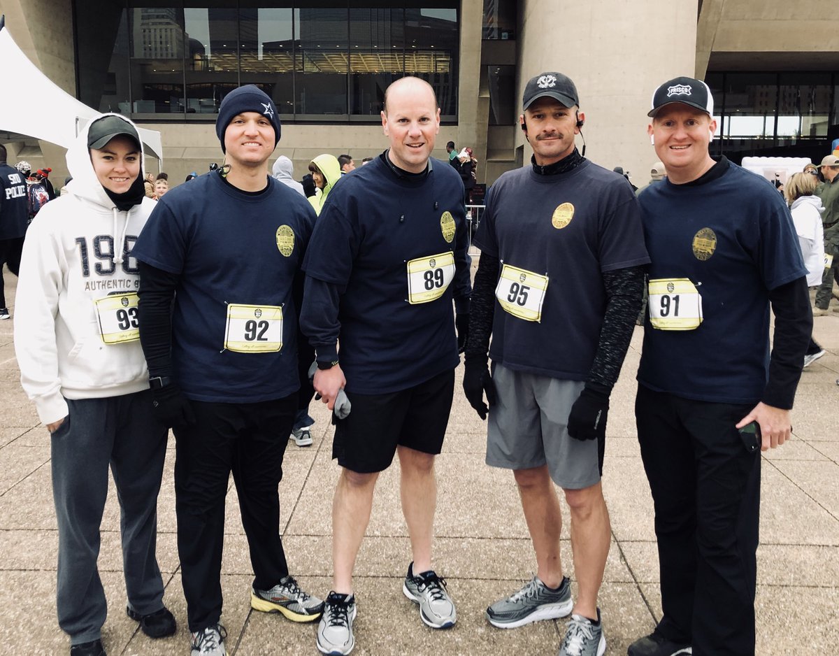 FriscoPDChief's tweet photo. Great Run this morning with @FriscoPD Officers joined by Mayor @JeffCheney at the @OpBlueShield 5k! #RunwiththeHeroes #ImAllIn #WereAllIn https://t.co/Cbrcqfa9Yc