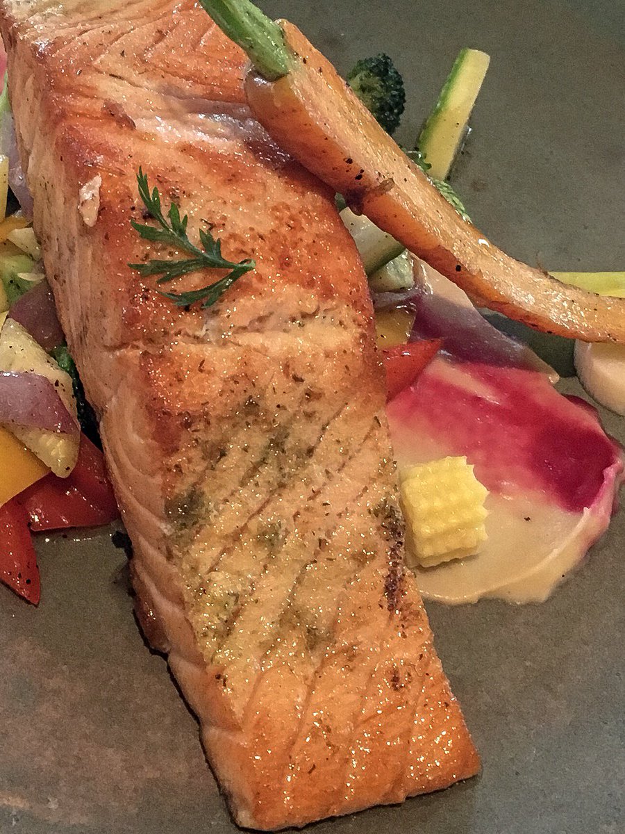 TheKirbyHotel's tweet photo. @TheKirbyHotel is open for the season. Wed-Sun at 5pm. Come try our new #spring menu. #JPauls #spring2018 #SaturdayThoughts https://t.co/scHsi68h6O