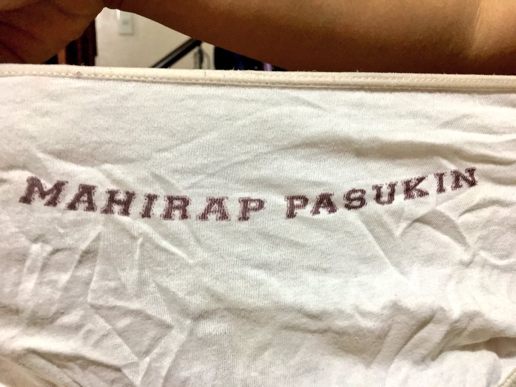 “Sus di ka naman fan ng UP dati nanalo lang ngayon kaya ka ganyan”

“Hoy super fan ako pati kaya panty ko tatak UP”

“Weh?”

“Aba, teka”