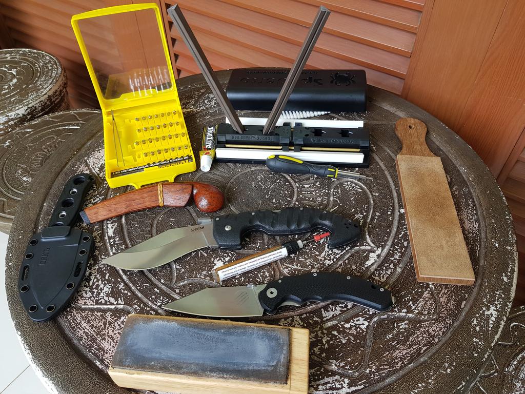 a_t_riagun's tweet photo. "Knife Spa"
#spydercosharpmaker #lanskyturnbox #sharpening #stropping #knife #knifeporn #crktpangolin #coldsteelspartan #bastinelliknives #dragotaccompact #kudukbesemah #pagaralam #folderknife #blade #hobby https://t.co/Ly0ndxiDrI