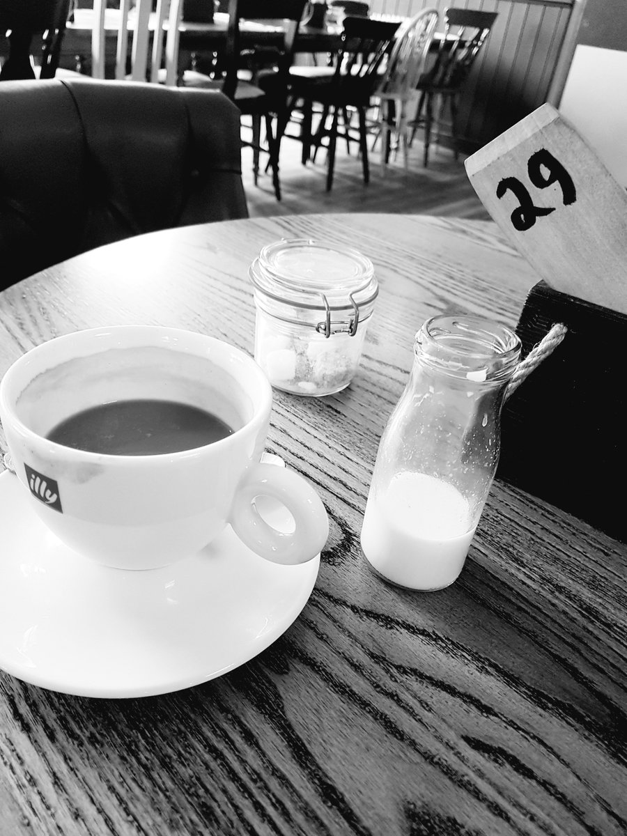 LittleBlueBay's tweet photo. Just popped into the Wheatsheaf Pub in Bakewell for a quick cuppa whilst Craig and Jen the the knot
#weddingcar #thelittlebluebay #vwcampervan #weddingday https://t.co/oaNNOtQqcn