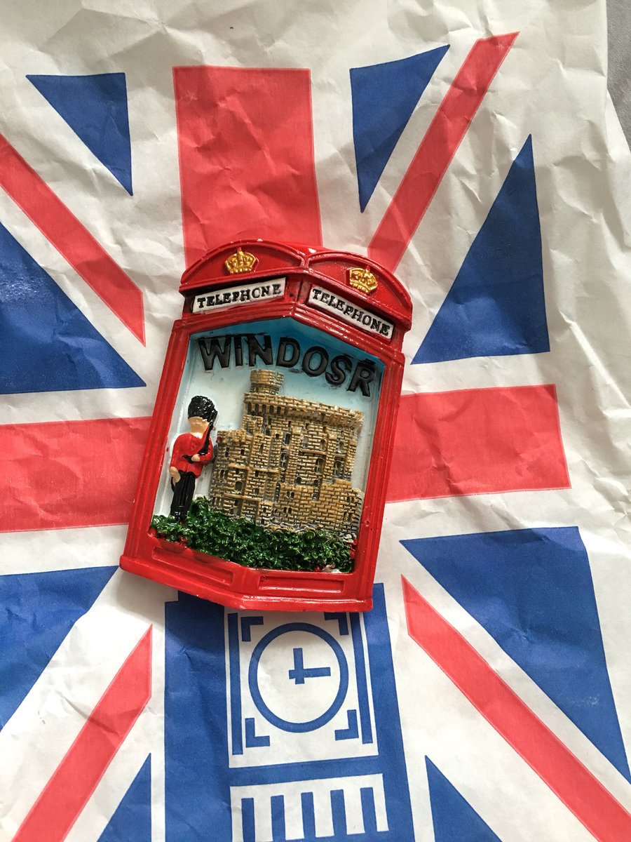 MattMay21's tweet photo. Hopefully the people sorting out the #royalwedding will pay more attention to detail than the ones who made my Mum’s magnet 😆 #Windosr https://t.co/VwKJ4McSEe