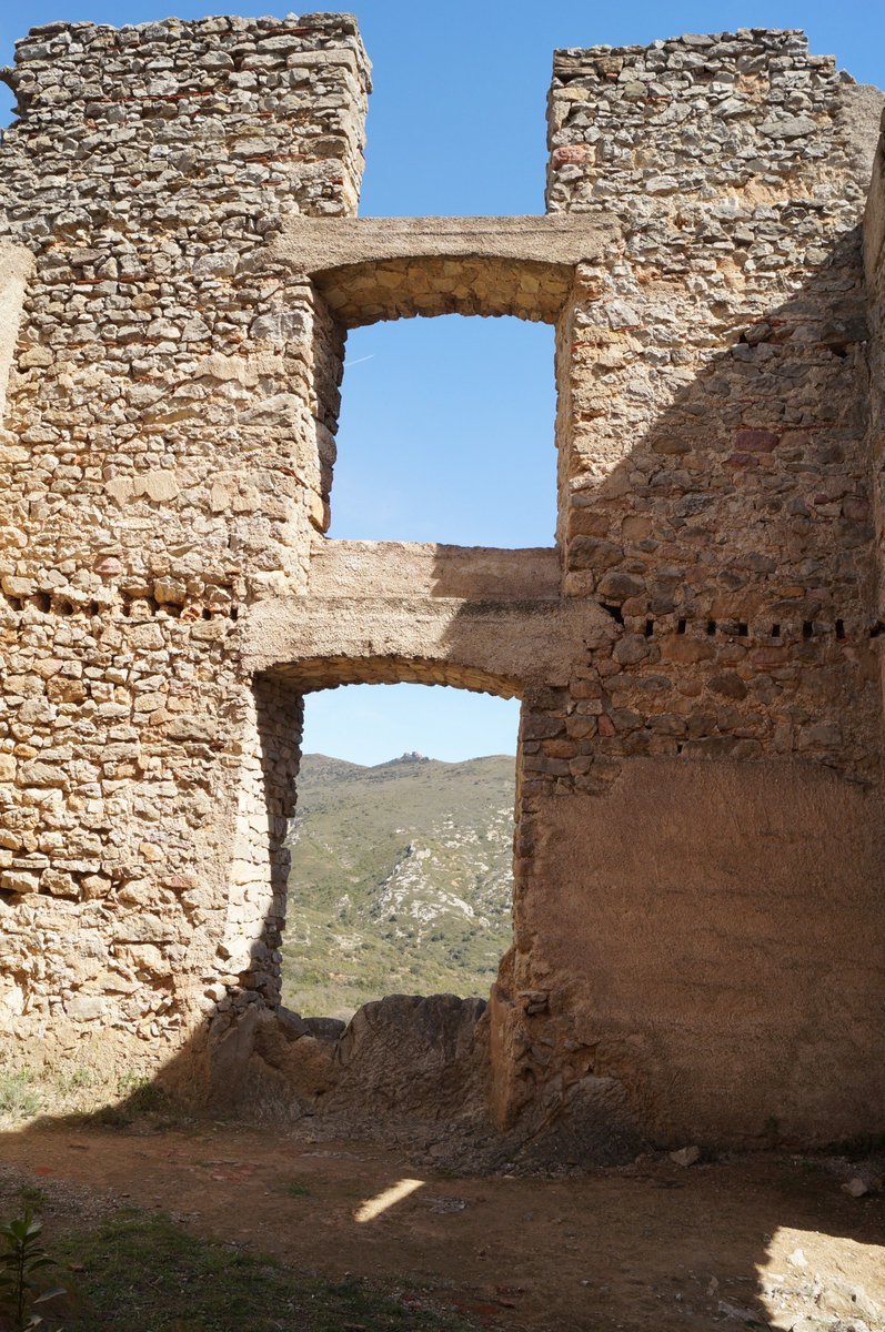 laurylang's tweet photo. lieu superbe château de #Padern dans l'#Aude #MagnifiqueFrance @Archeosites à mettre dans l'application ! ;) https://t.co/IsYg6SLC84 https://t.co/cj5wqWTmqx