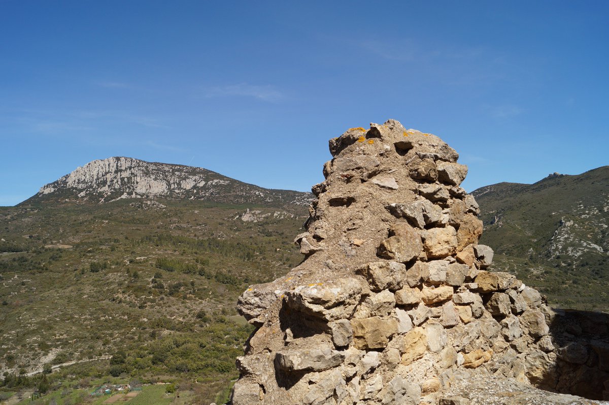laurylang's tweet photo. lieu superbe château de #Padern dans l'#Aude #MagnifiqueFrance @Archeosites à mettre dans l'application ! ;) https://t.co/IsYg6SLC84 https://t.co/cj5wqWTmqx